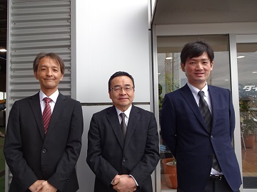 ダイハツ新津 営業スタッフ集合写真